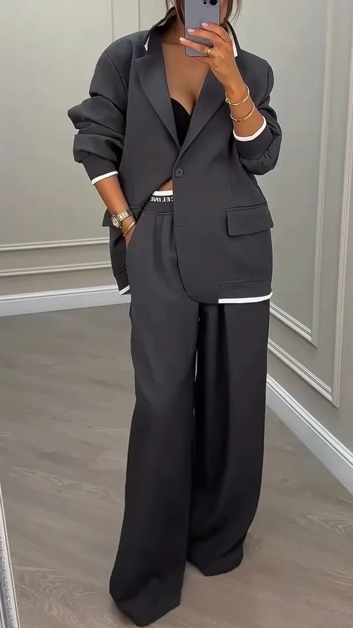 Conjunto de mujer: chaqueta con cuello y pantalones de trabajo