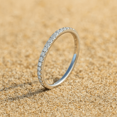 Anillo Adorazione – Plata 925 y brillo engastado delicado