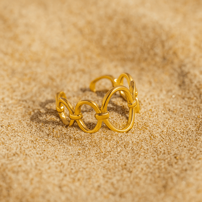 Anillo Carezza – Chapado en oro 18k y eslabones entrelazados