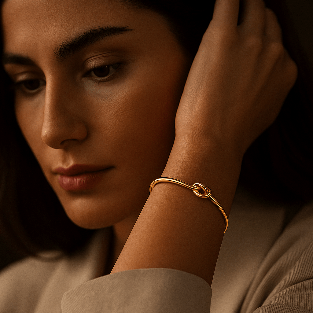 Pulsera Bormio – Brazalete fino con nudo en oro o plata