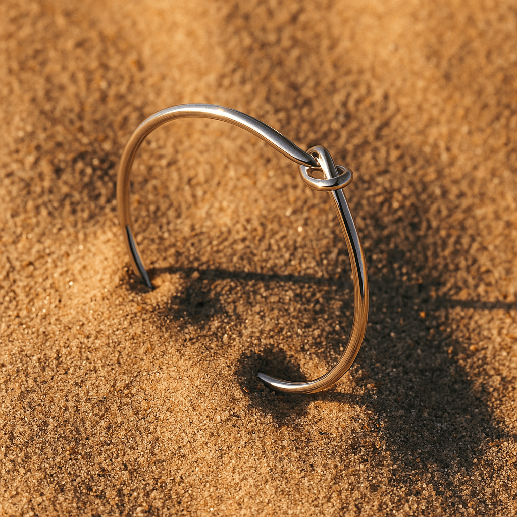 Pulsera Bormio – Brazalete fino con nudo en oro o plata