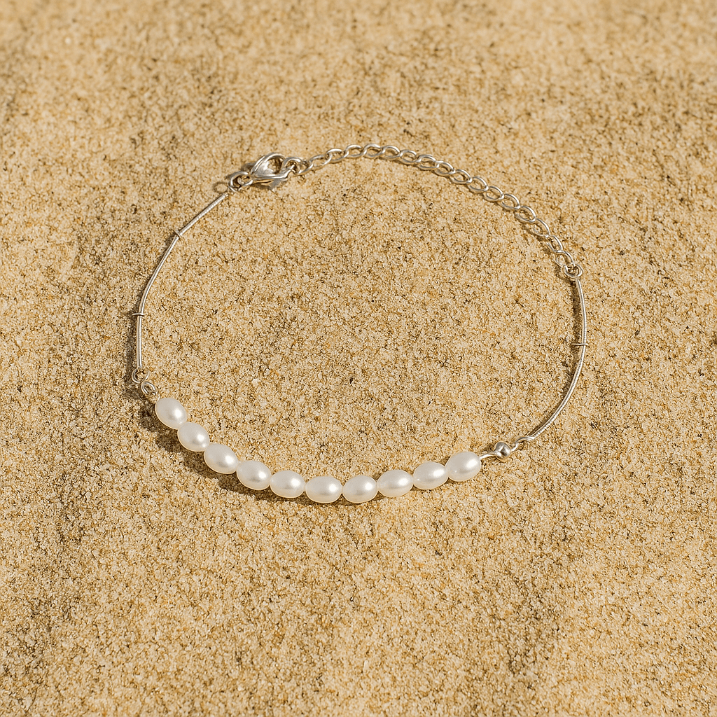 Pulsera Credenza – Perlas blancas y chapado en oro o plata