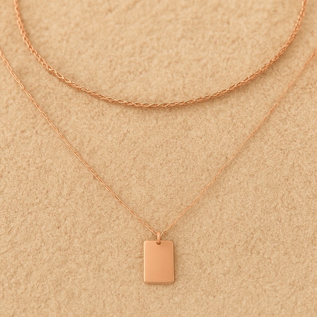 Collar Brillantezza – Doble cadena y colgante rectangular