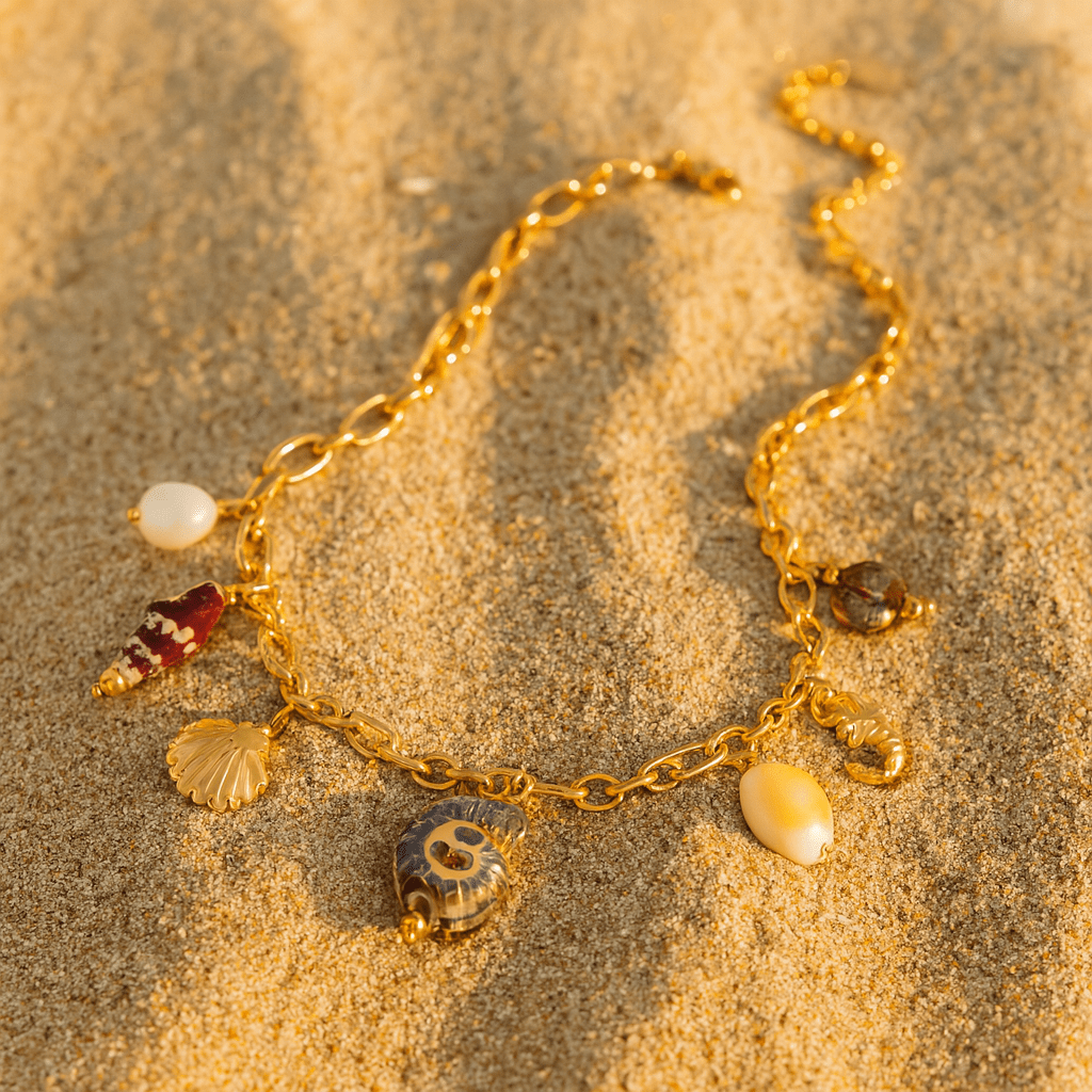 Collar Charms Solis – Chapado en oro y dijes