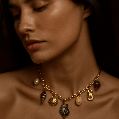 Collar Charms Solis – Chapado en oro y dijes