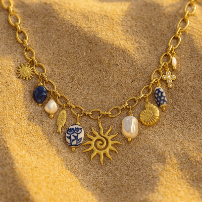 Collar Charms Solea – Acero dorado 18k y dijes sol, perla y cerámica