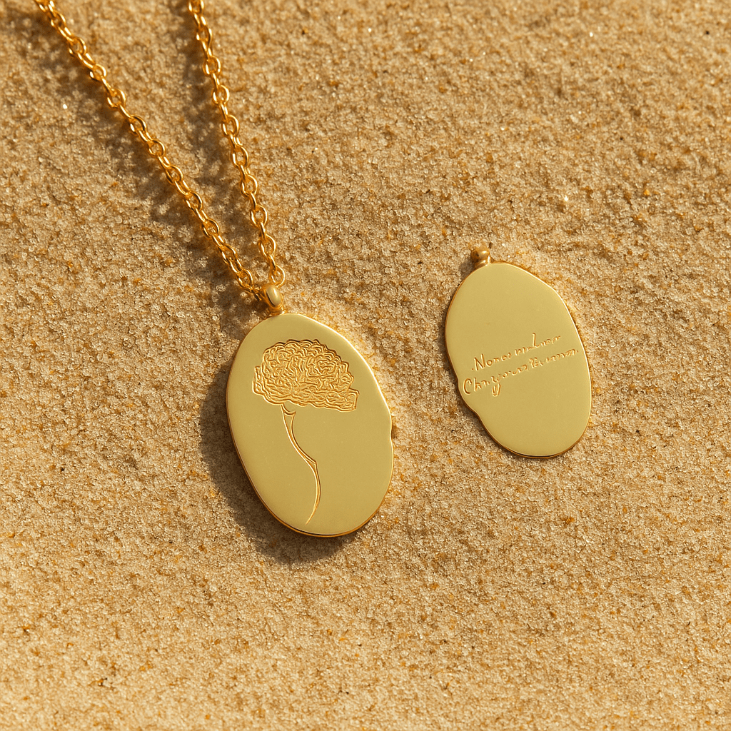 Collar Primavera – Medallón grabado y flor del mes