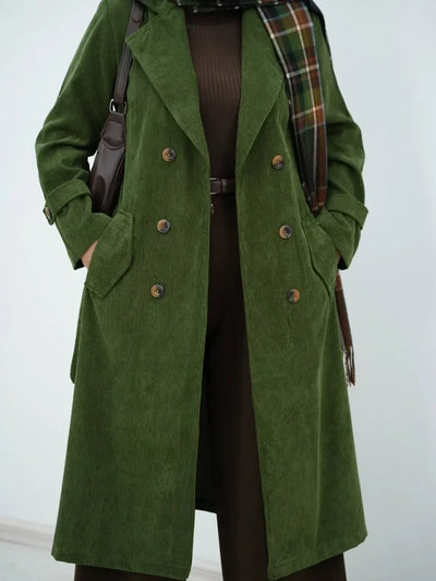 Trench de mujer en terciopelo acanalado con mangas largas y solapas en color liso