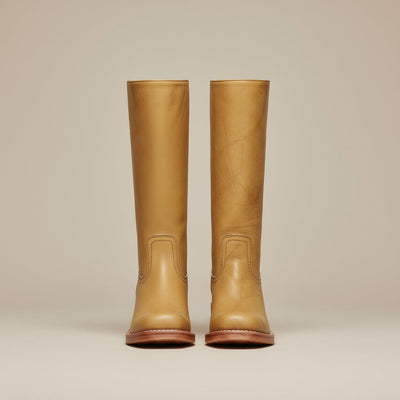 Ana – Botas Clásicas y Modernas