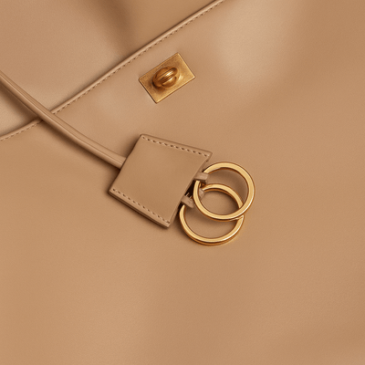 Bolso Moira – Cuero liso y cierre giratorio