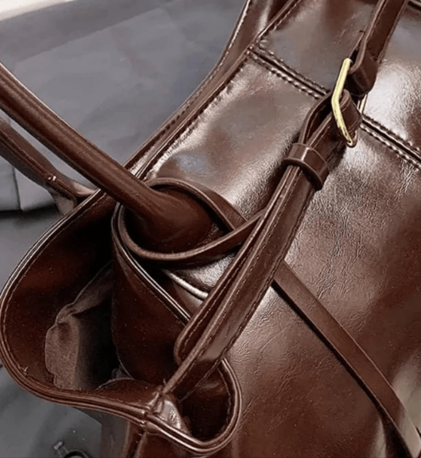 Bolso Vera – Cuero vegano barnizado y doble asa