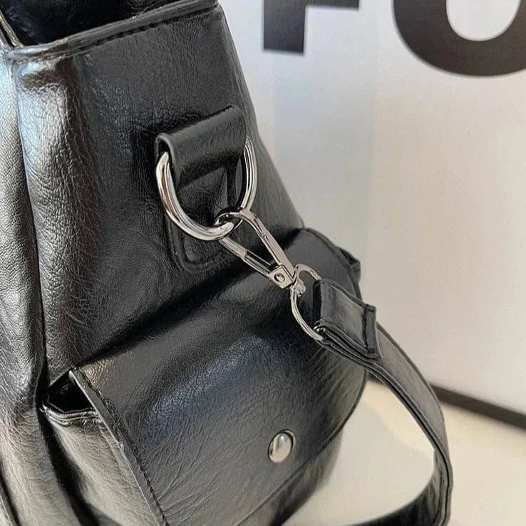 Bolso Iséa – Tote estructurado vegano, multi-bolsillos y líneas depuradas